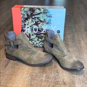 NEW!!! ROCKY ANKLE BOOTS!!! BROWN!!